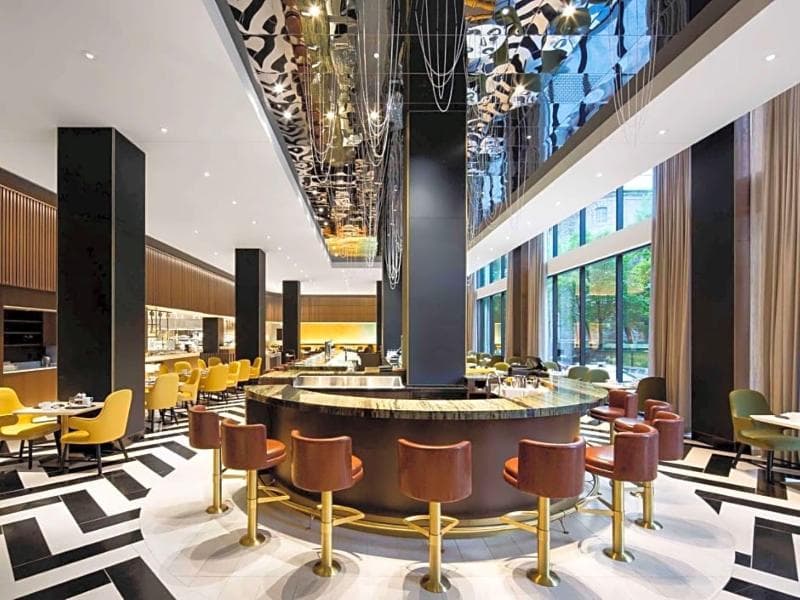 Fairmont The Queen Elizabeth 3