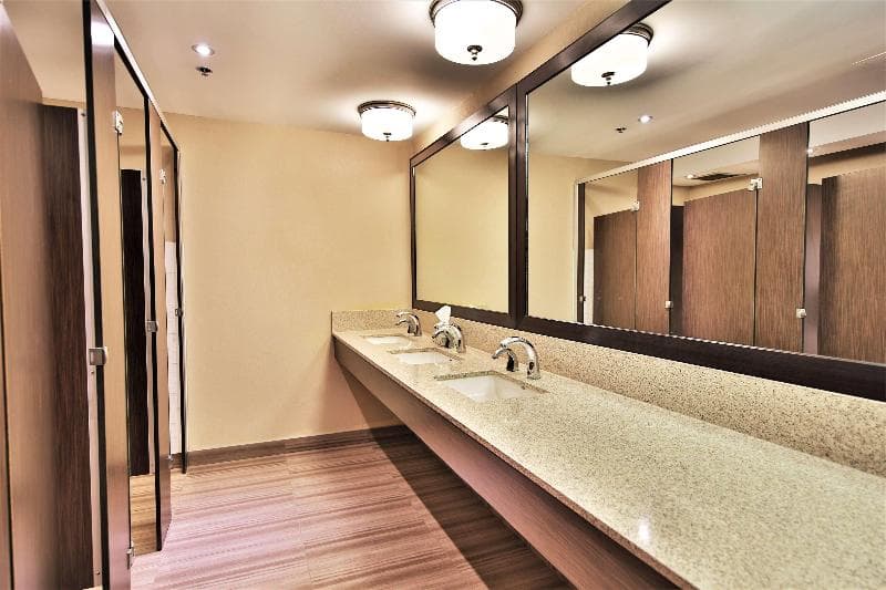 Best Western Plus Montreal Downtown-Hotel Europa 4