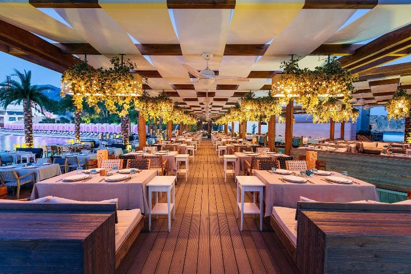 Cratos Premium Hotel & Casino 2