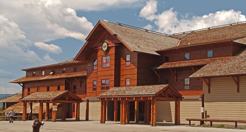 Old Faithful Snow Lodge & Cabins 3