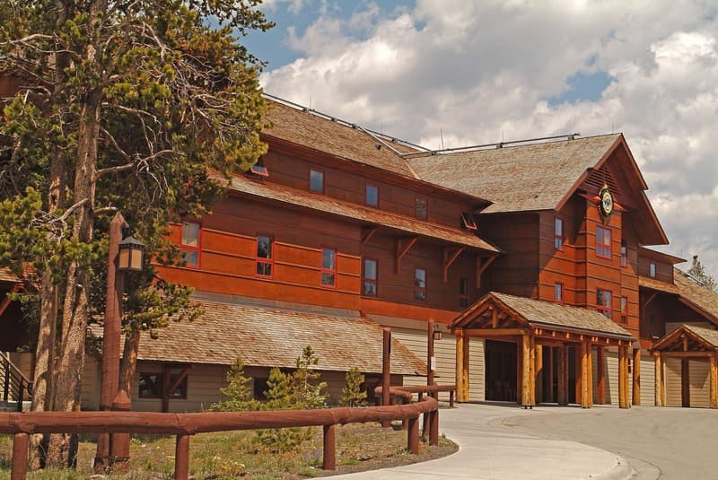 Old Faithful Snow Lodge & Cabins 4
