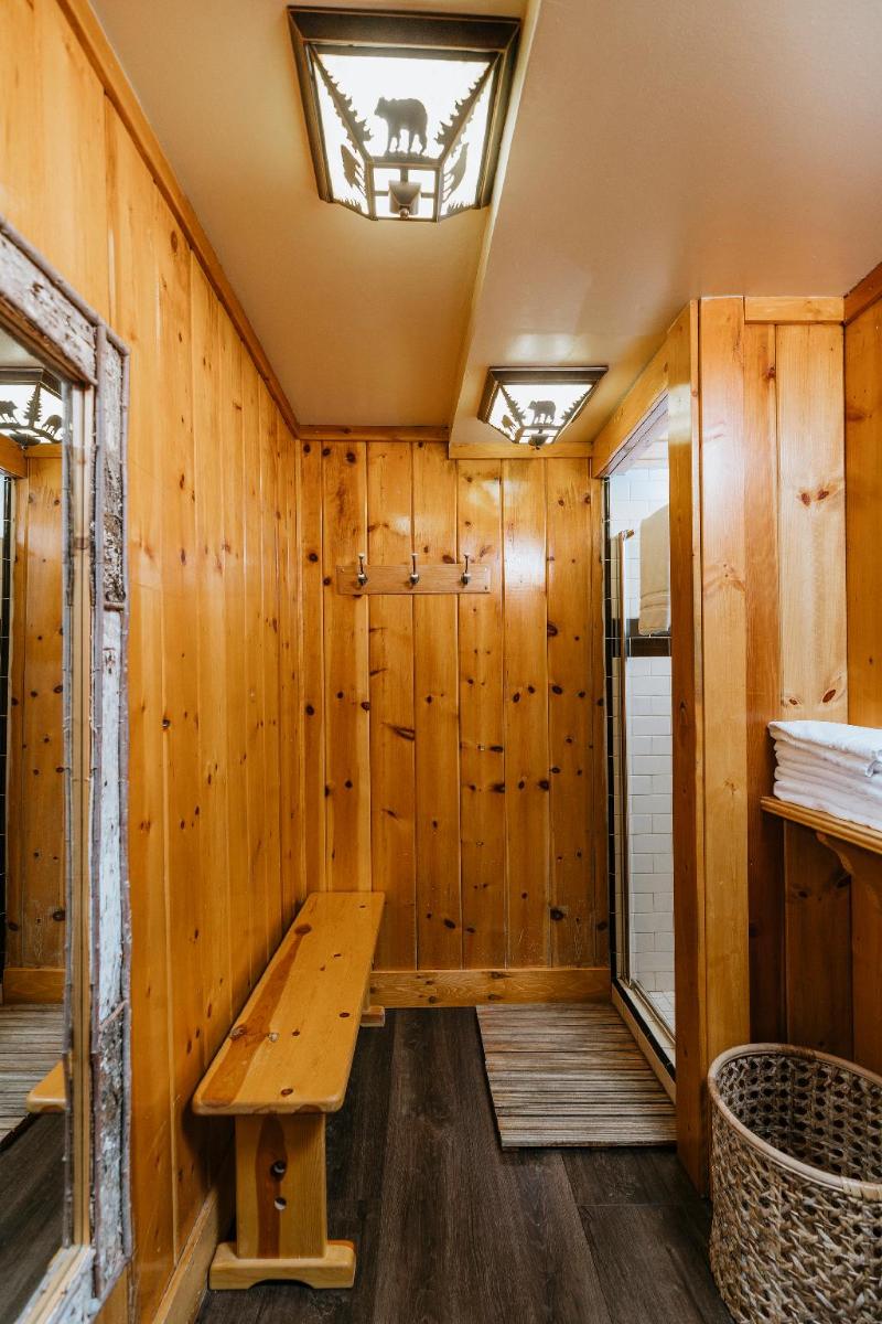 Tamarack Lodge 2