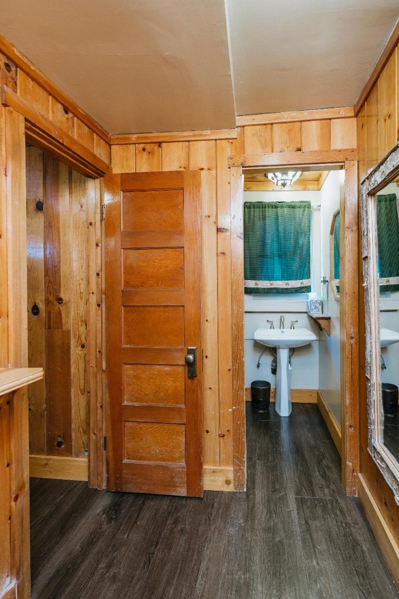 Tamarack Lodge 4