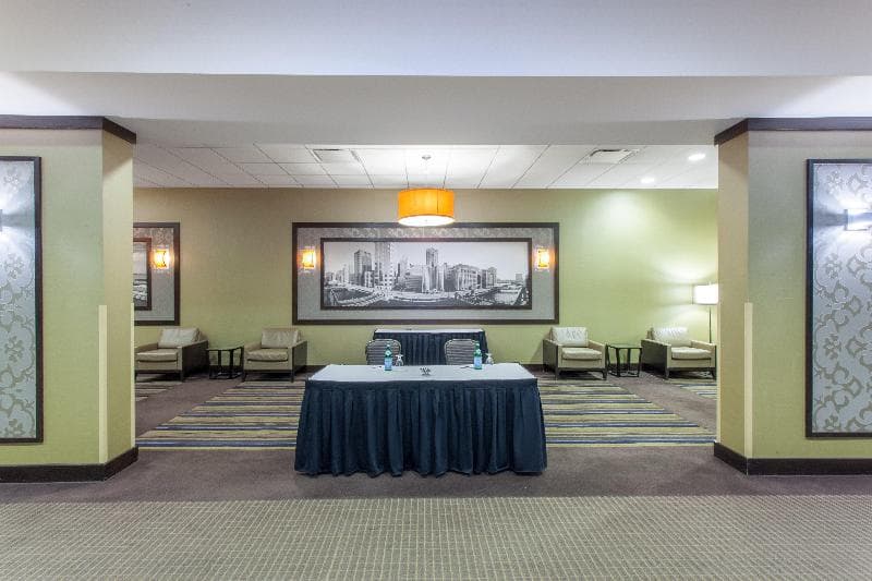 Crowne Plaza Chicago Ohare Hotel And Conference Center